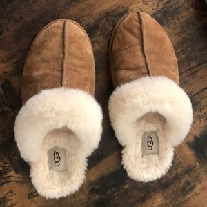 Ugg slippers. Size 8. Worn 2 times.